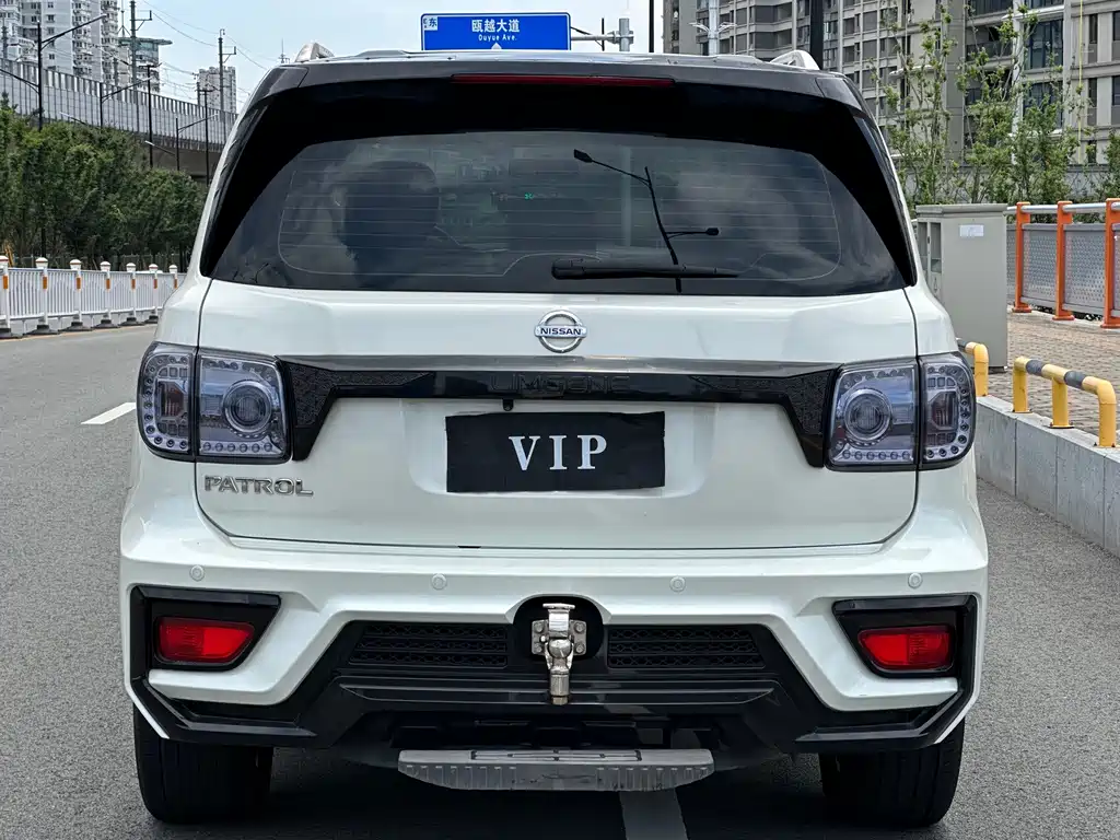 Nissan Patrol — миниатюра 13