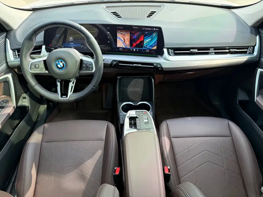 BMW iX1 — миниатюра 13