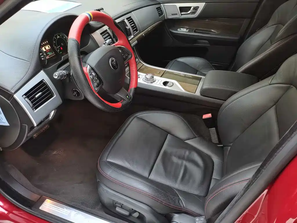 Jaguar XF — миниатюра 7