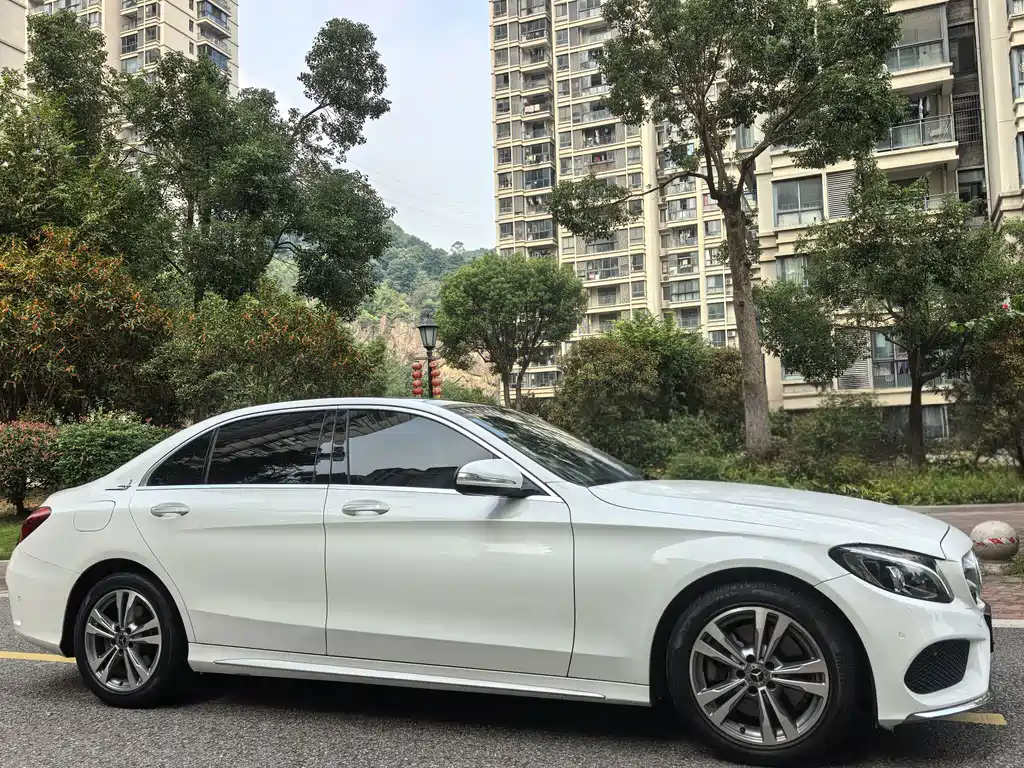 Mercedes-Benz C-Class — миниатюра 3