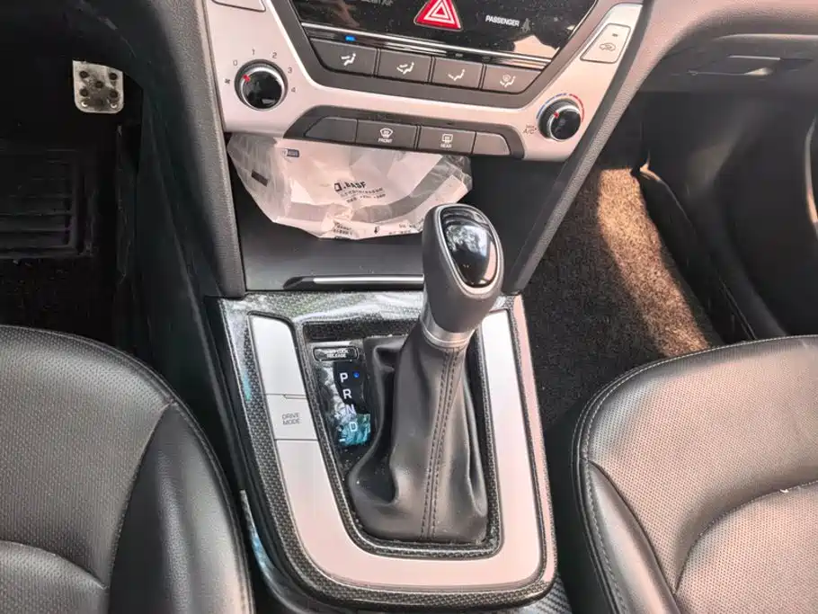 Hyundai Elantra — миниатюра 16