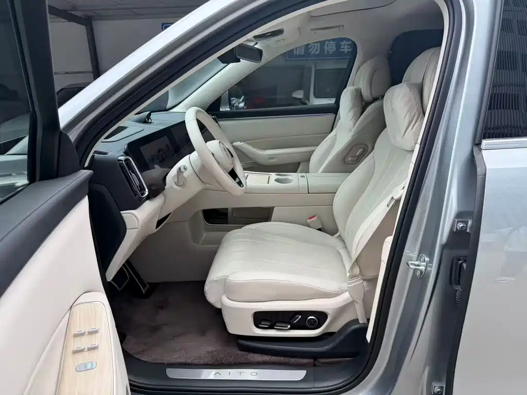 Aito M8 2025 Max+ 53.4kWh 6 мест (192 ）
