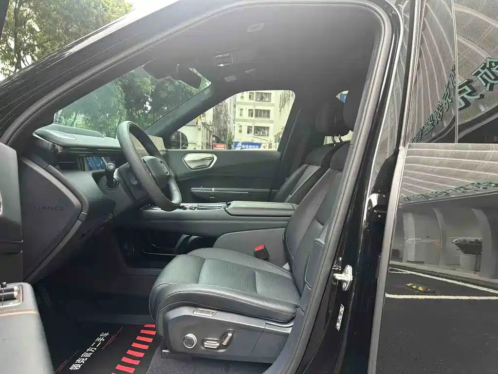 Lynk & Co 900 2025 1.5T Ultra 6 мест