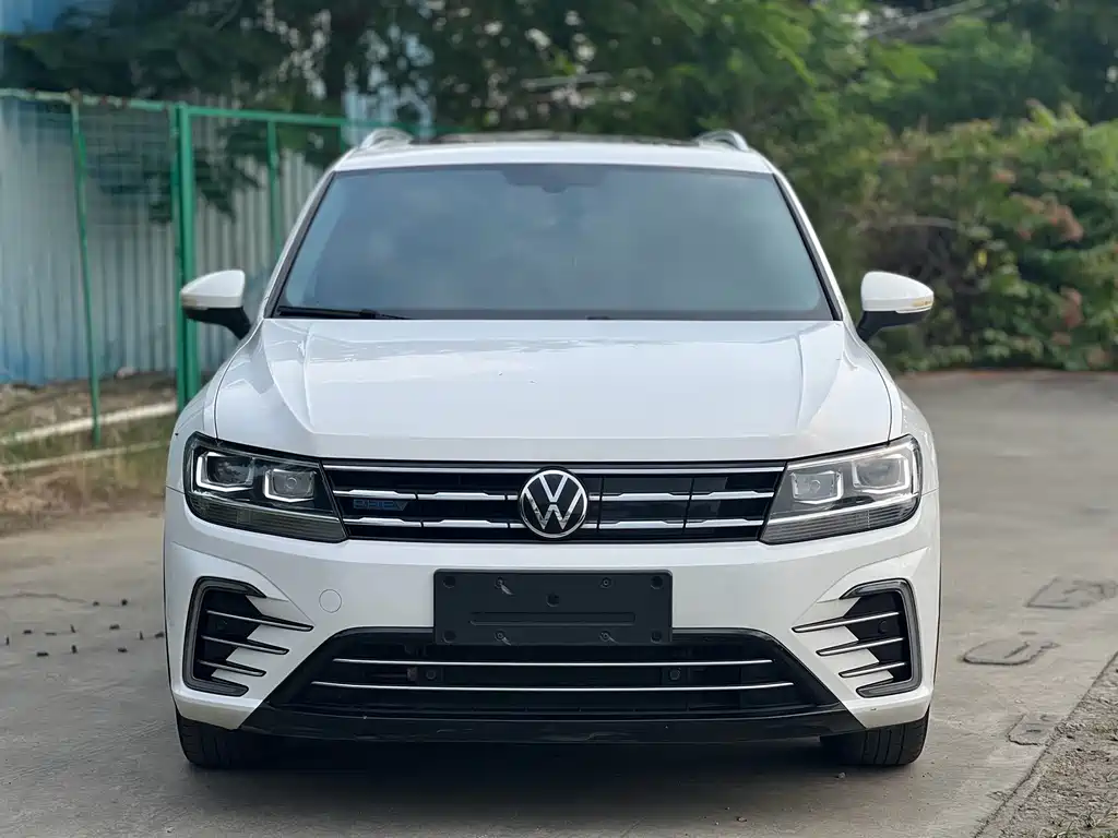 Volkswagen Tiguan L PHEV — миниатюра 2