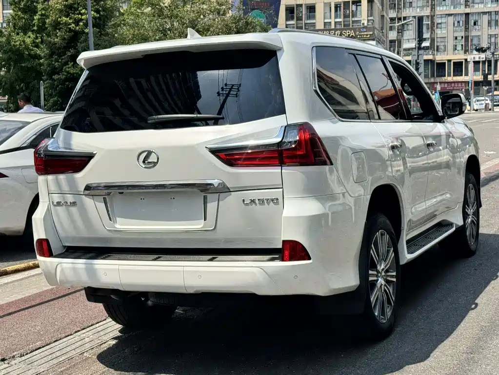 Lexus LX — миниатюра 6