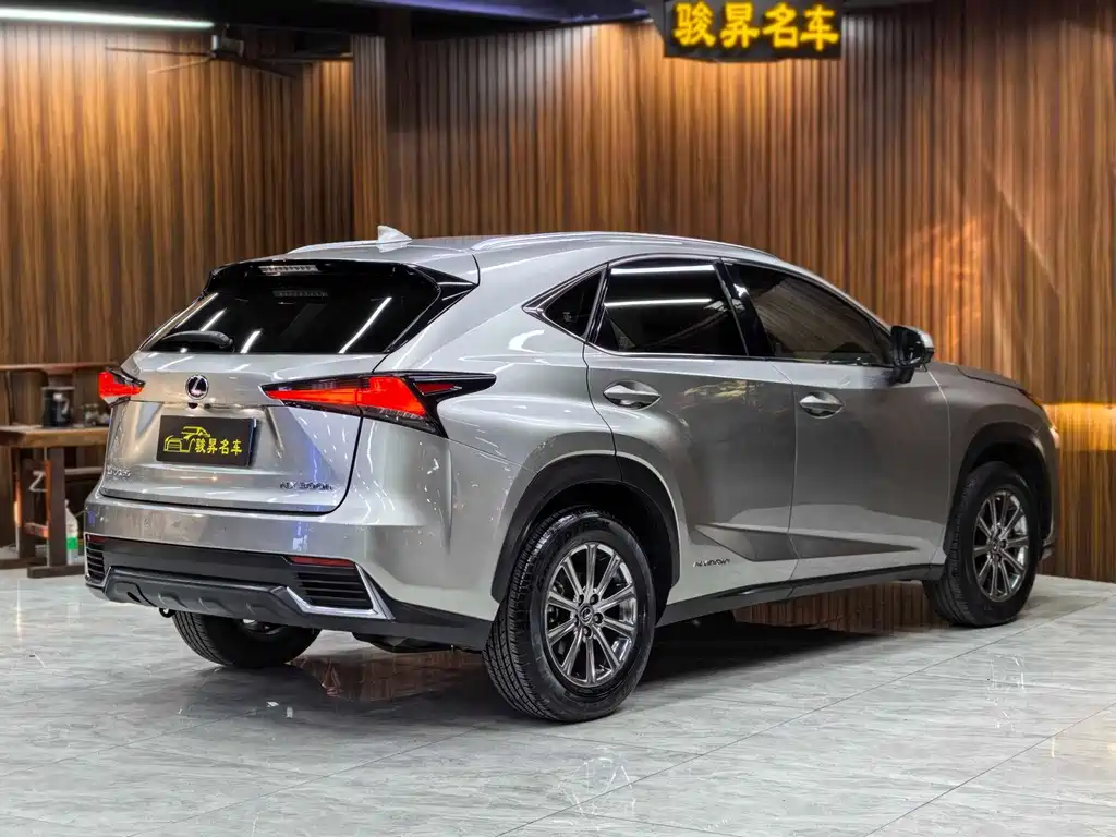 Lexus NX 2018 300h V