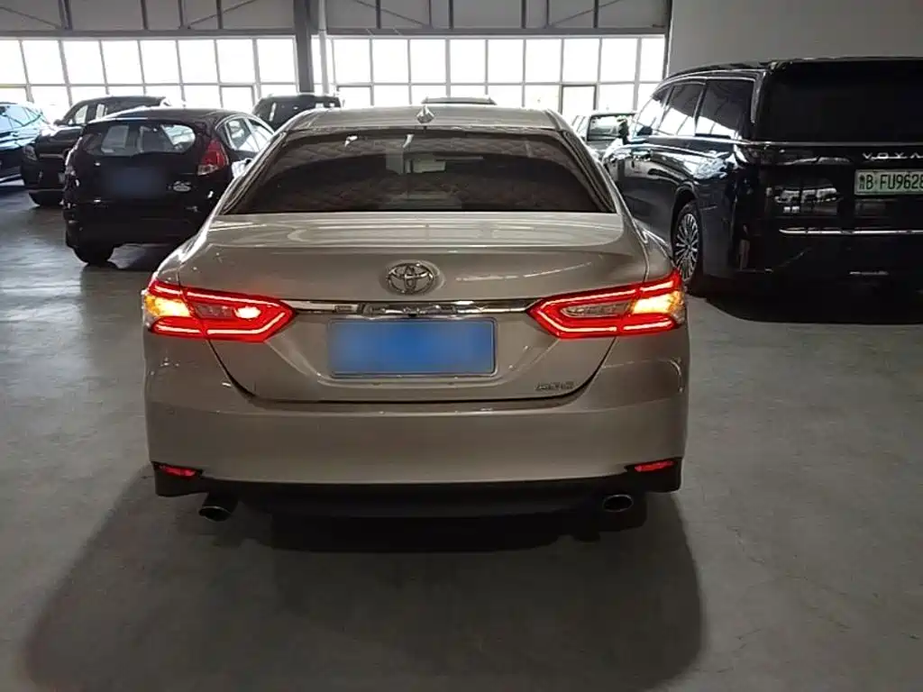 Toyota Camry — миниатюра 6