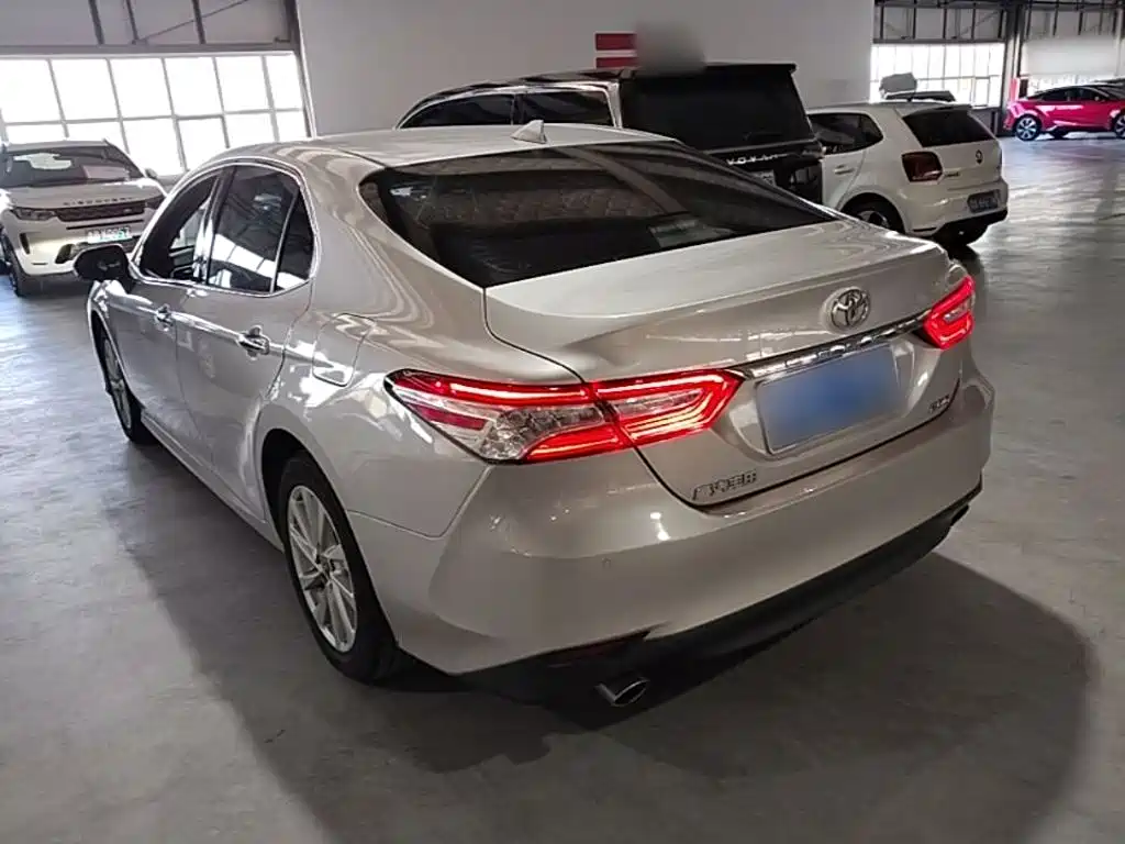 Toyota Camry — миниатюра 5
