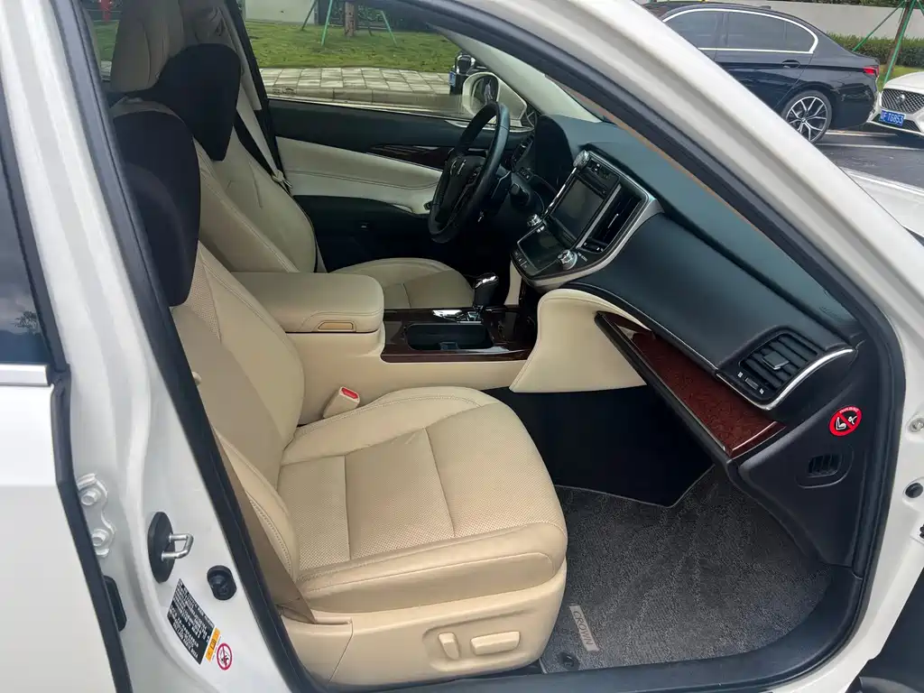 Toyota Crown — миниатюра 9