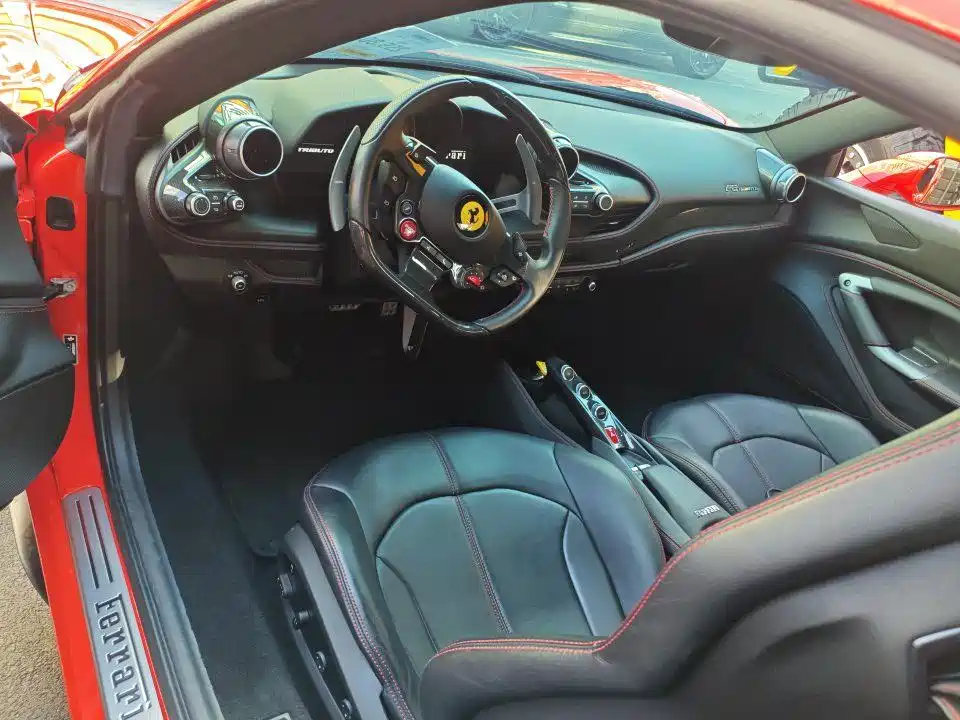 Ferrari F8 — миниатюра 2