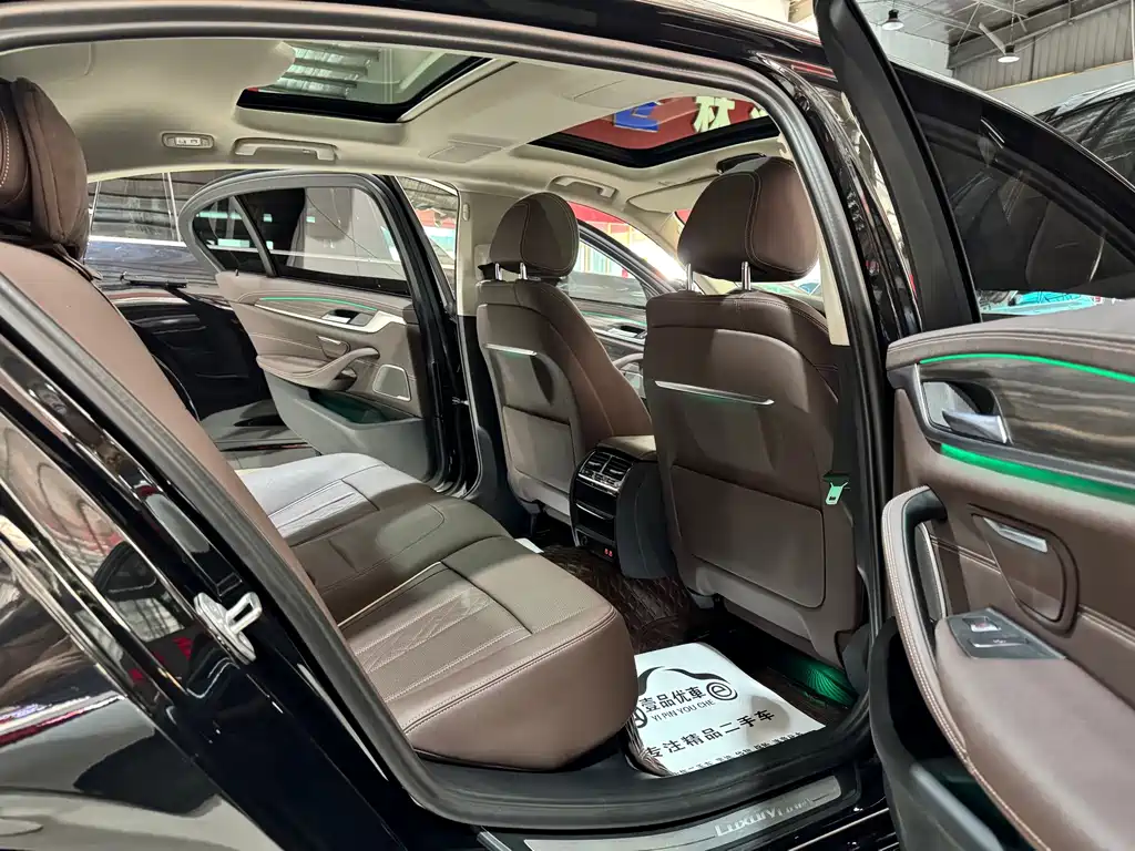 BMW 5 Series — миниатюра 16