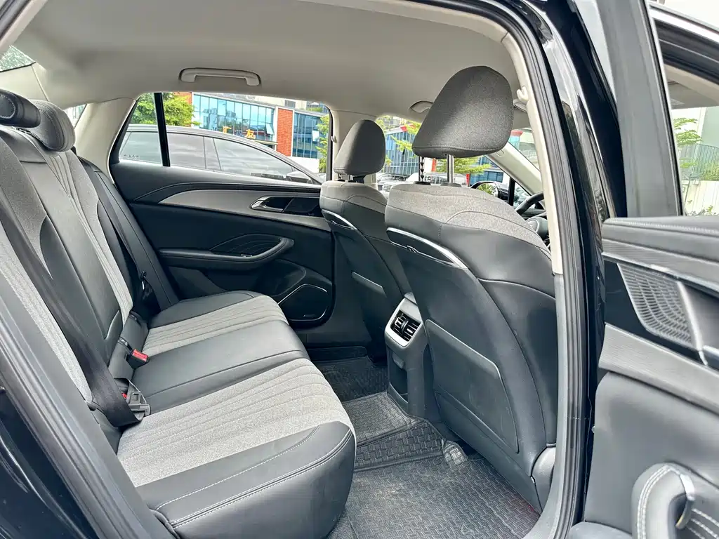 Hongqi Hongqi H5 — миниатюра 14