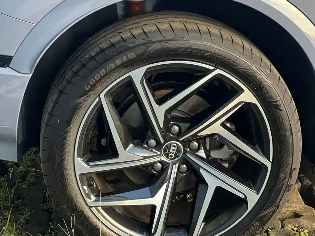 Audi Q6L e-tron