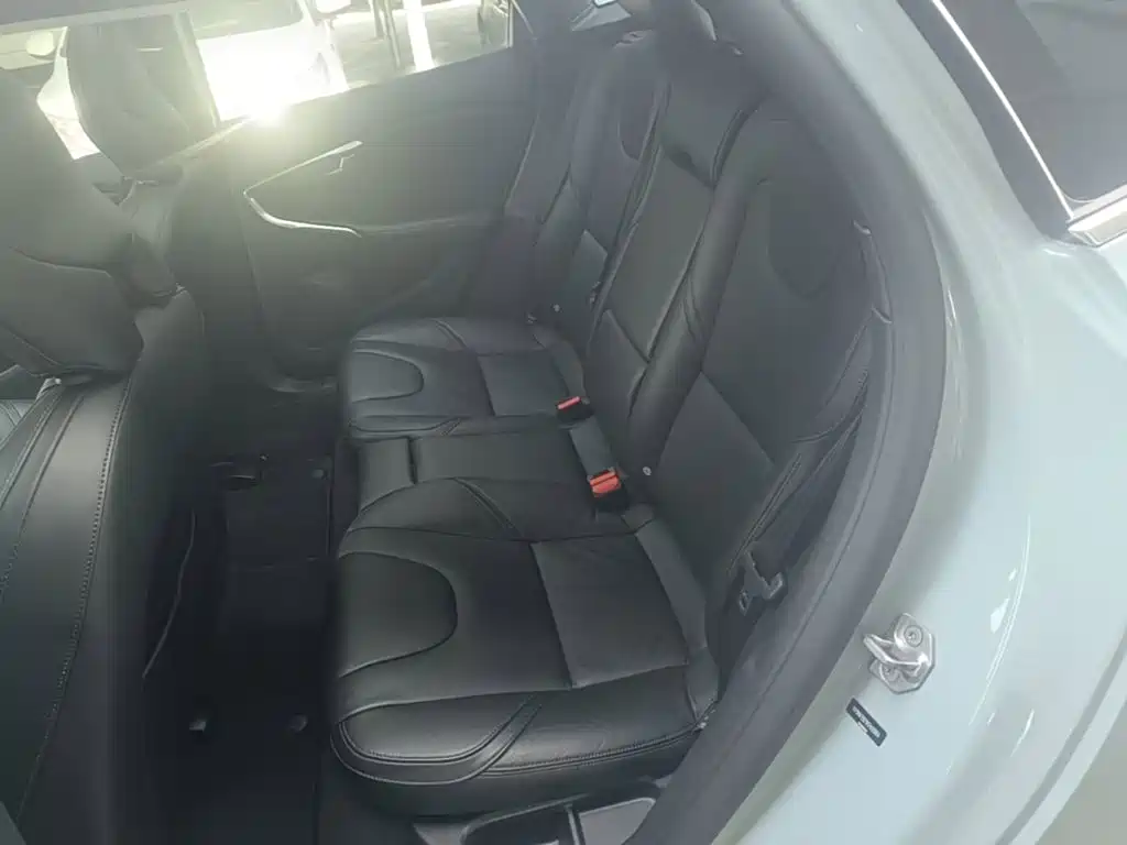 Volvo V40 — миниатюра 17