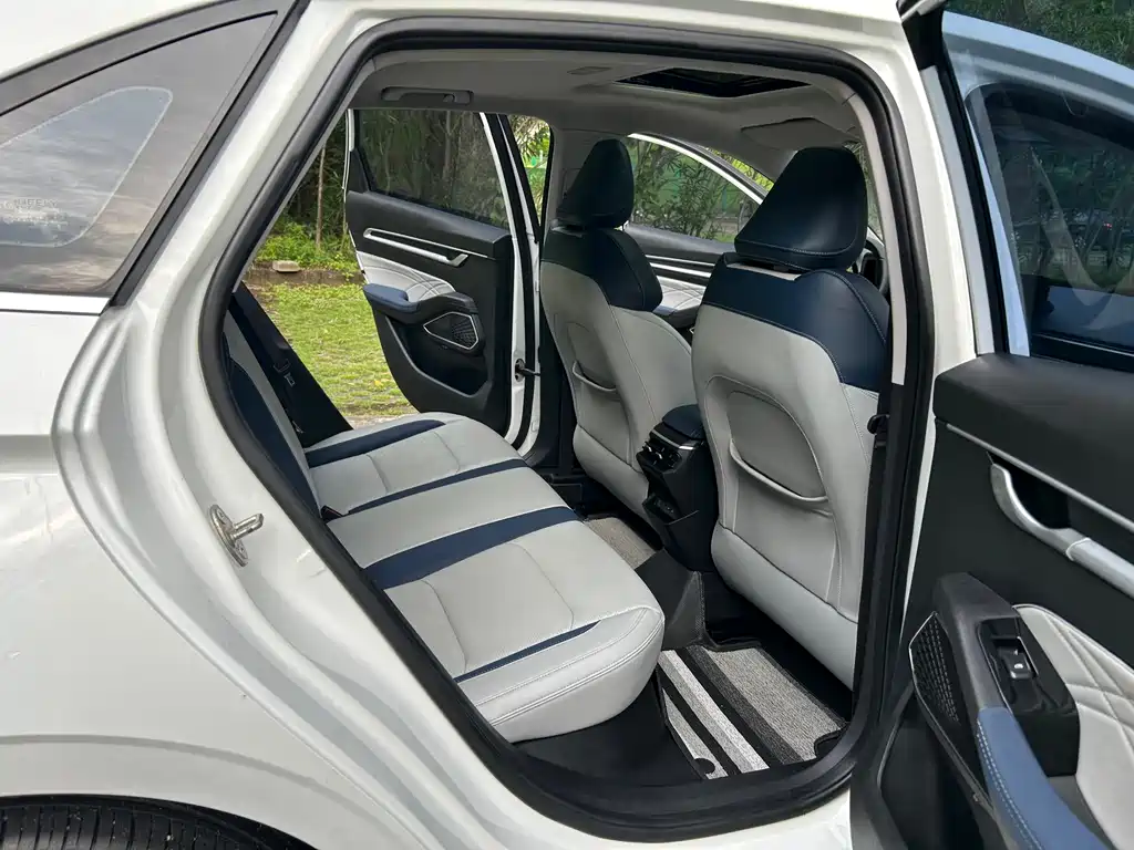 Geely Emgrand — миниатюра 6