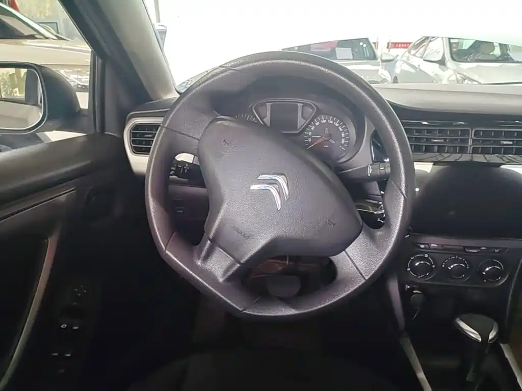 Citroen Elysee — миниатюра 11