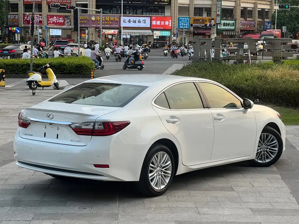 Lexus ES — миниатюра 4