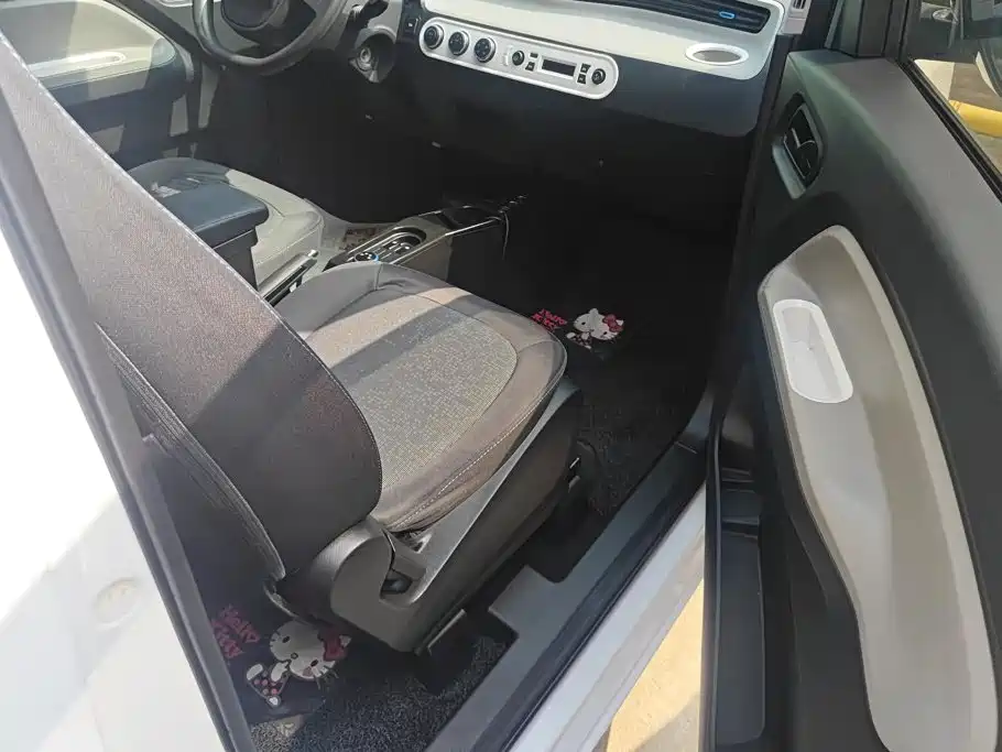 Wuling MINIEV — миниатюра 8