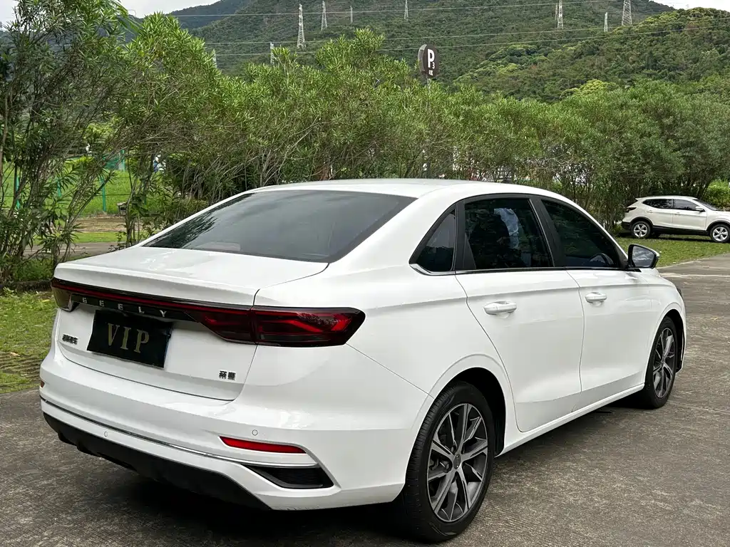 Geely Emgrand — миниатюра 8