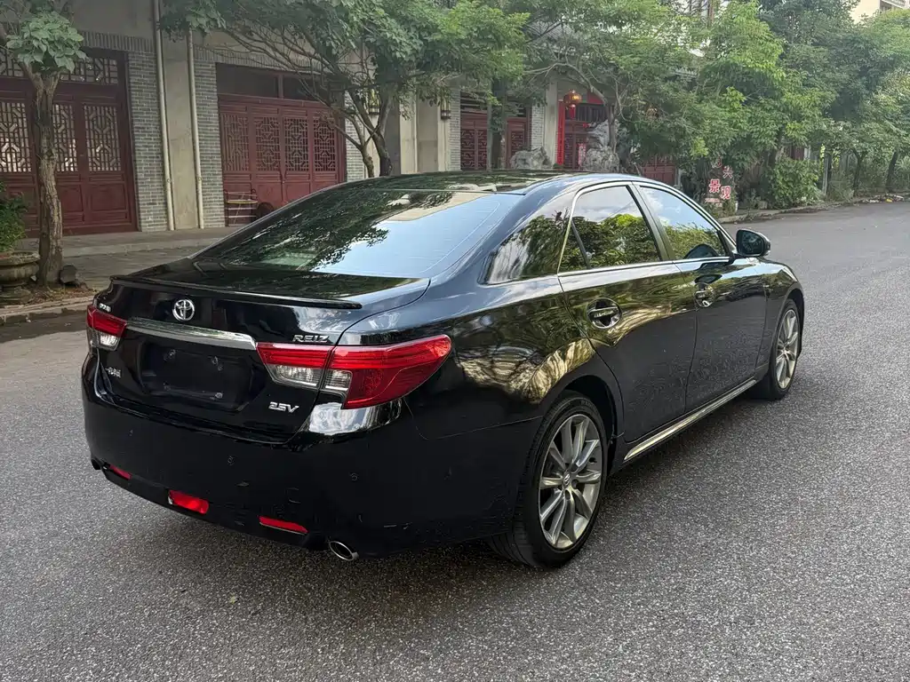 Toyota Reiz — миниатюра 4