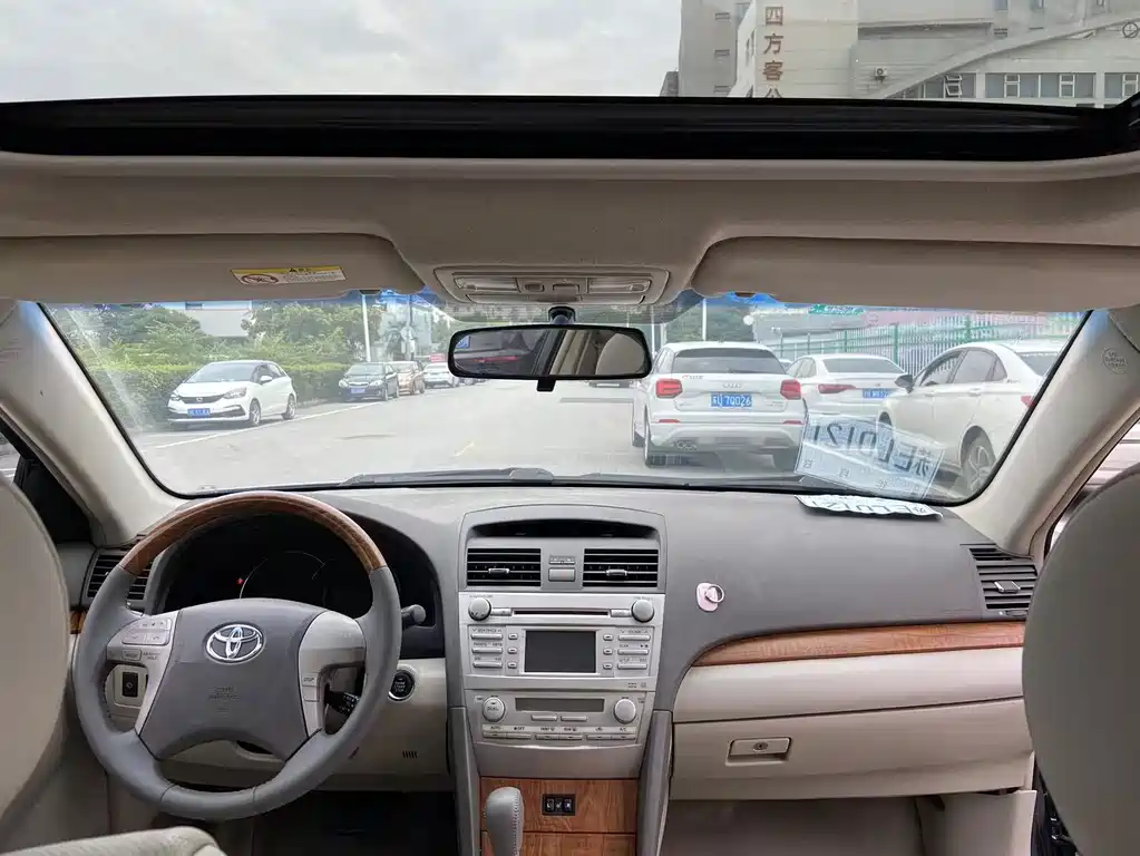 Toyota Camry — миниатюра 10