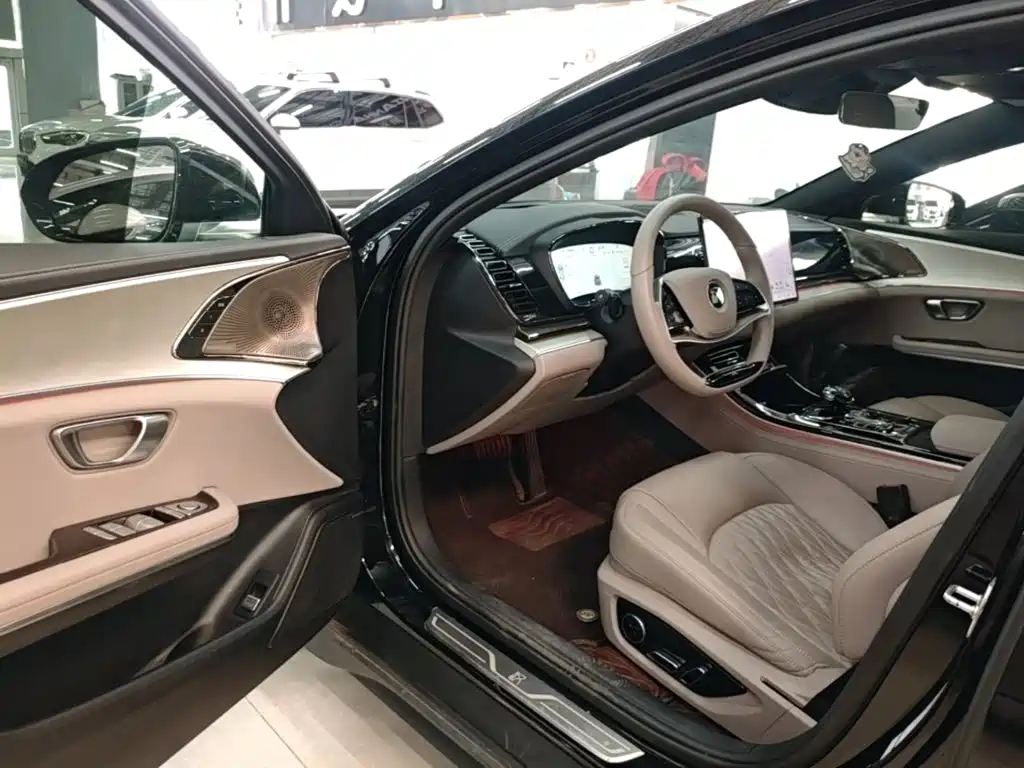 BYD Han — миниатюра 16
