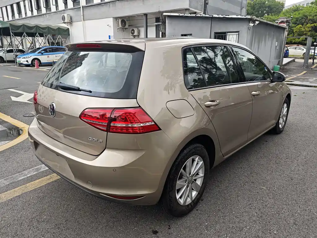 Volkswagen Golf — миниатюра 6