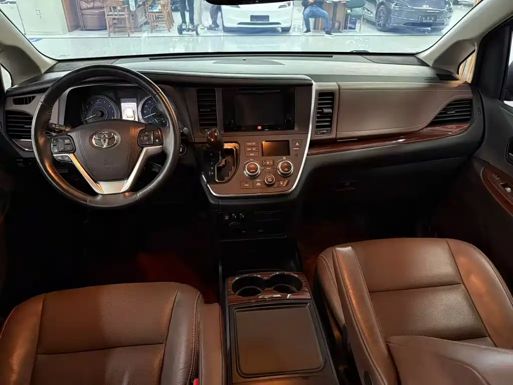 Toyota Sienna — миниатюра 5