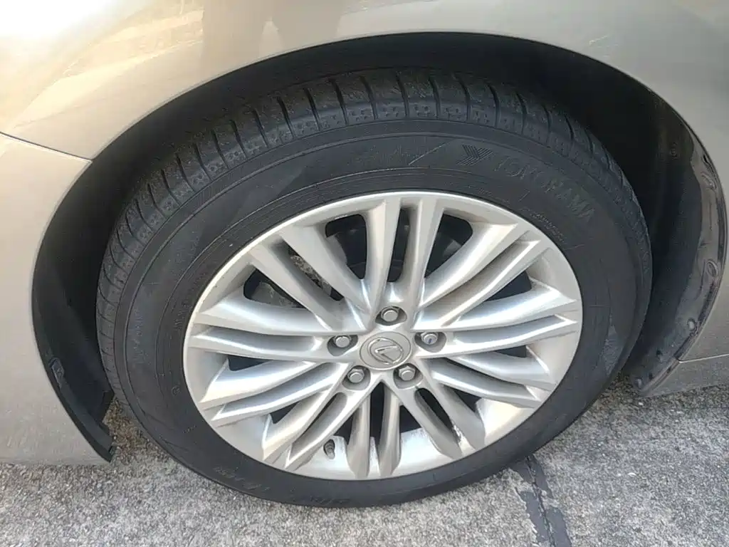 Lexus ES — миниатюра 23