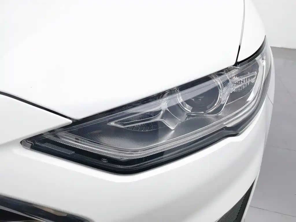 Ford Mondeo — миниатюра 7