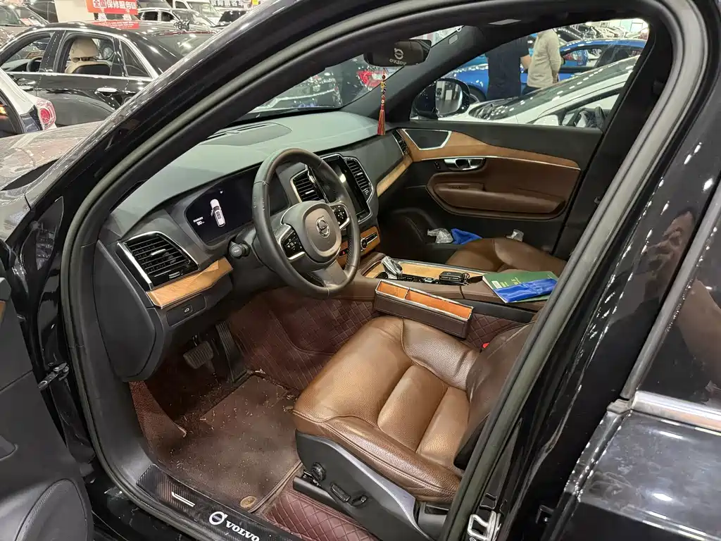 Volvo XC90 — миниатюра 2