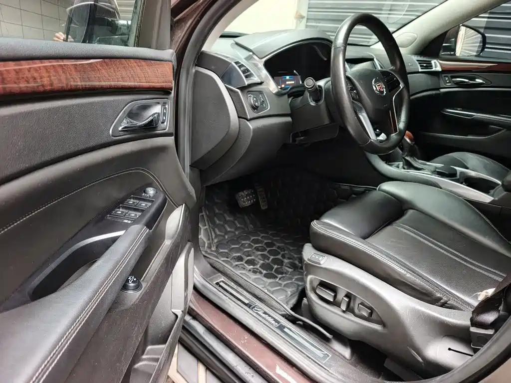Cadillac SRX — миниатюра 8