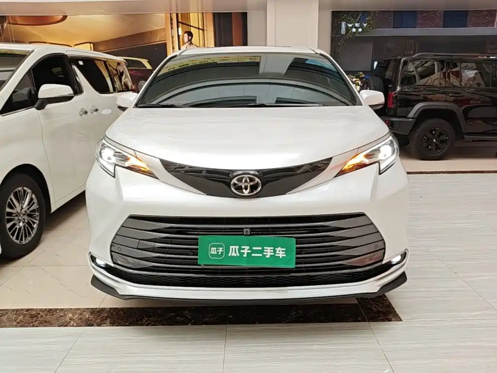 Toyota Sienna — миниатюра 3