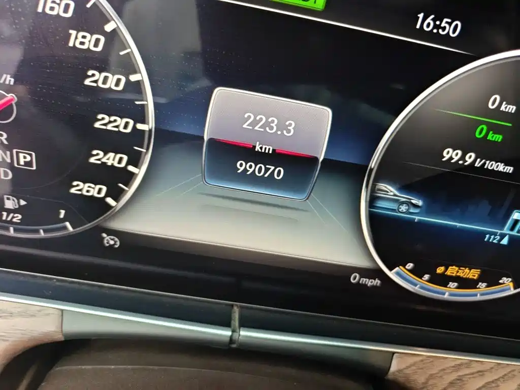 Mercedes-Benz E-Class — миниатюра 13