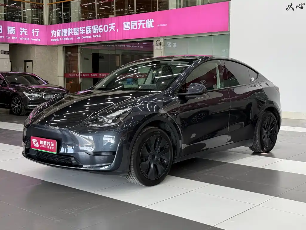 Tesla Model Y 2025
