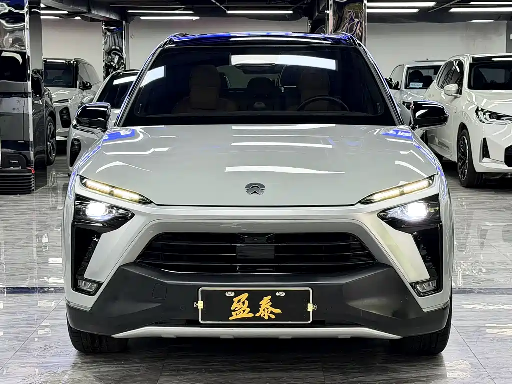 NIO ES8 2020 580KM мест