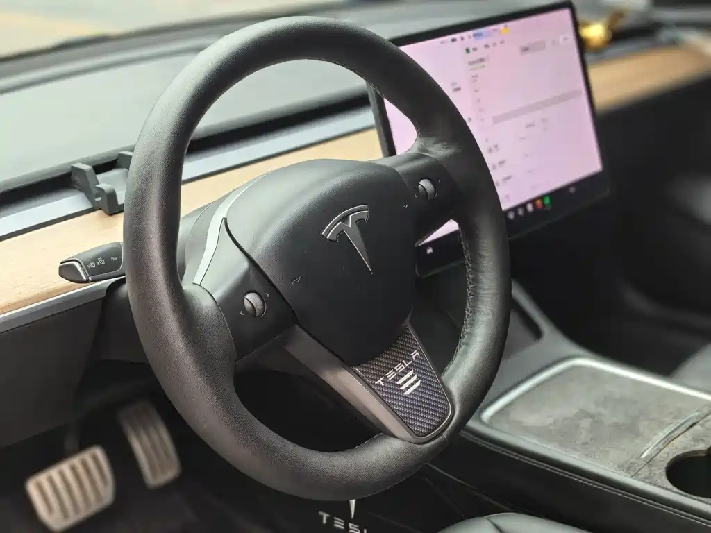 Tesla Model 3 — миниатюра 7