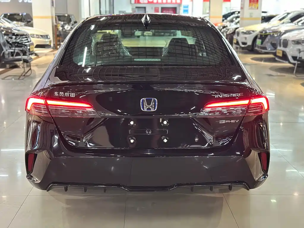Honda Inspire PHEV — миниатюра 5