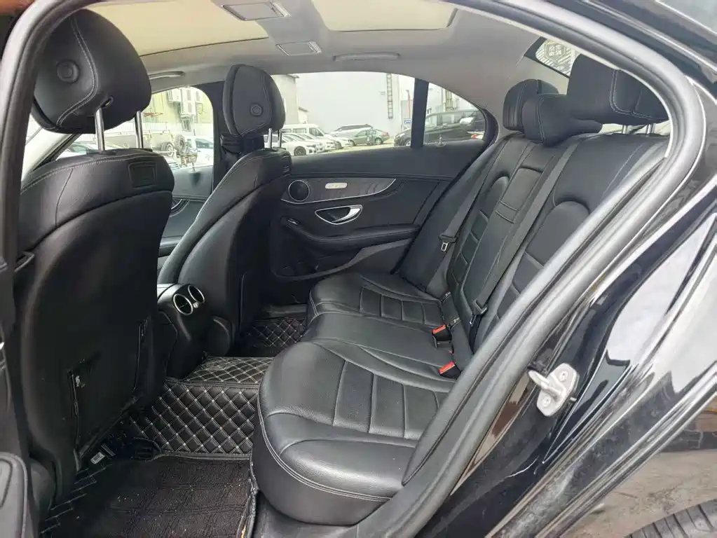 Mercedes-Benz C-Class — миниатюра 9