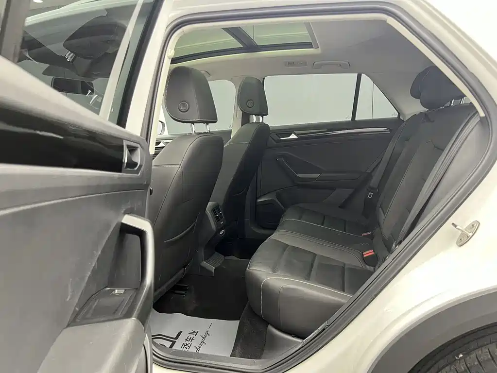 Volkswagen T-Roc 2022 280TSI DSG PLUS
