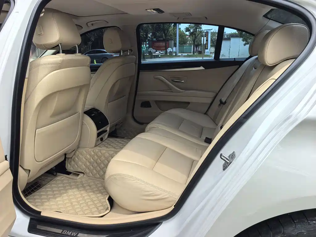 BMW 5 Series — миниатюра 6