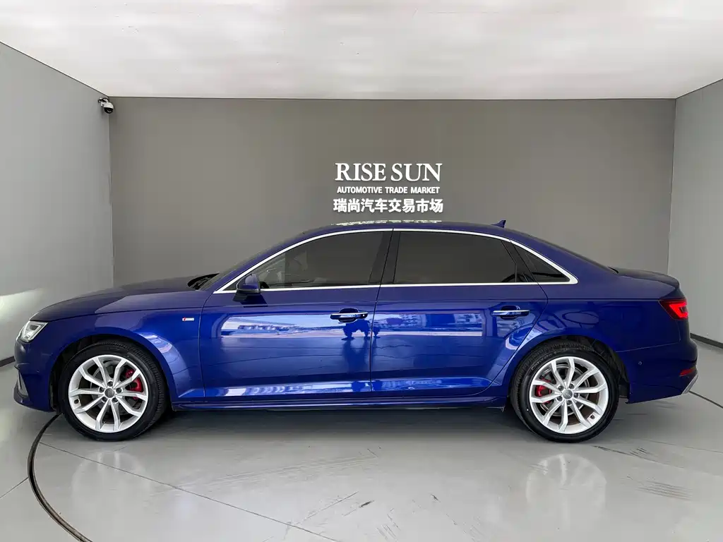 Audi A4L 2019 40 TFSI Fashion V