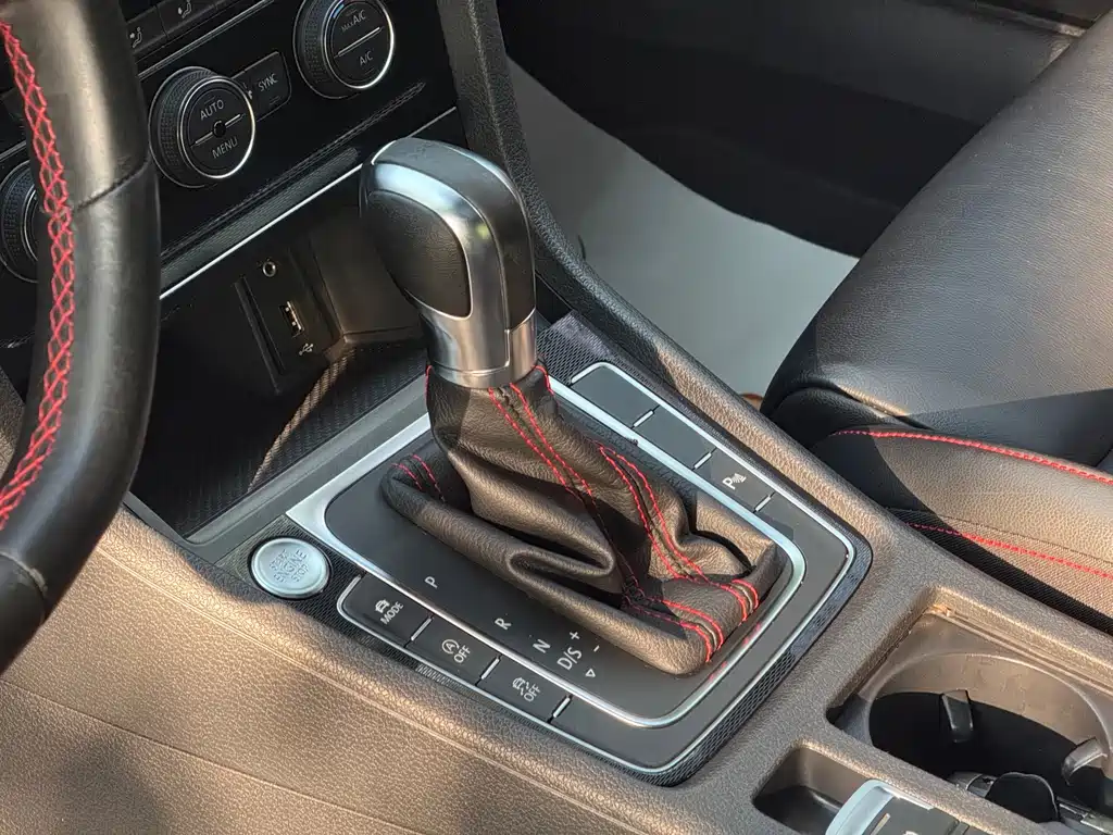 Volkswagen Golf GTI — миниатюра 17