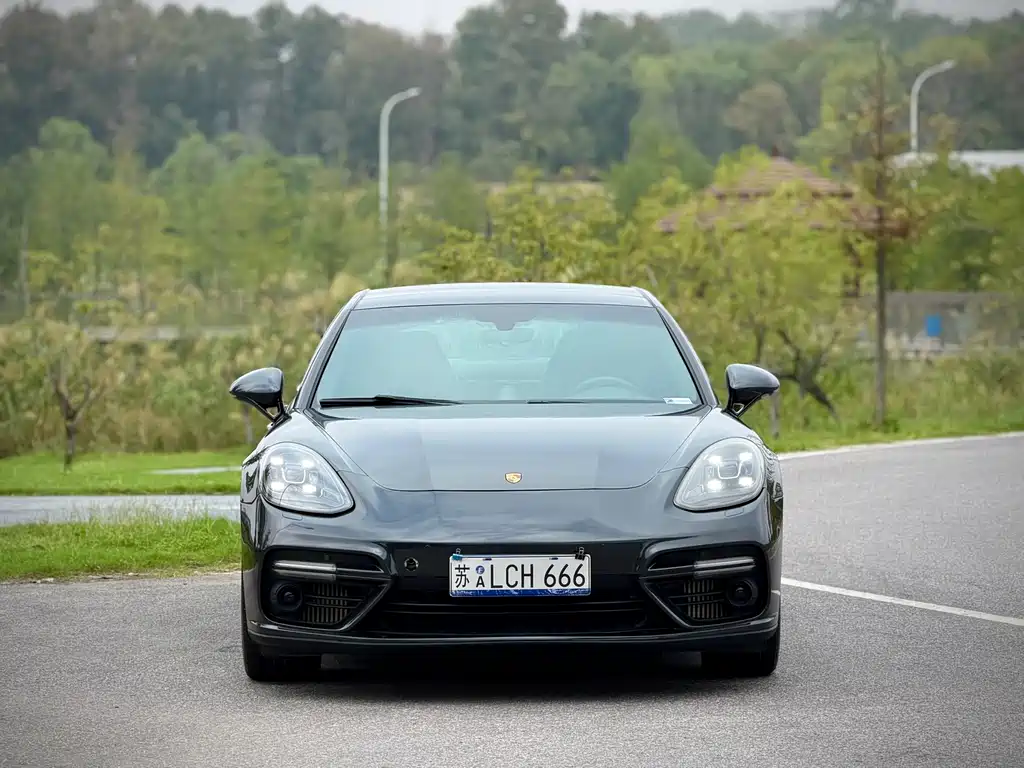 PORSCHE PANAMERA