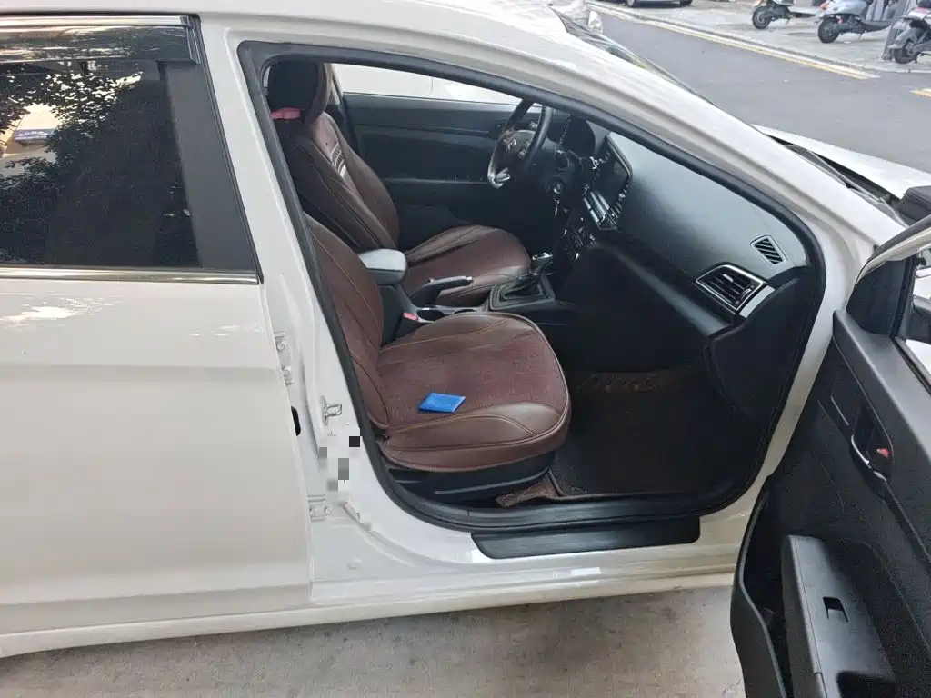 Hyundai Elantra — миниатюра 21