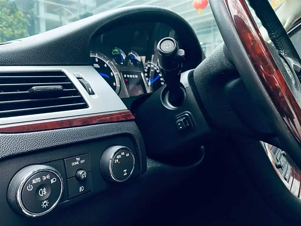Cadillac Escalade — миниатюра 8