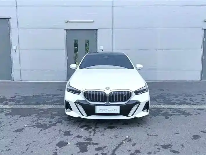 BMW i5 — миниатюра 2