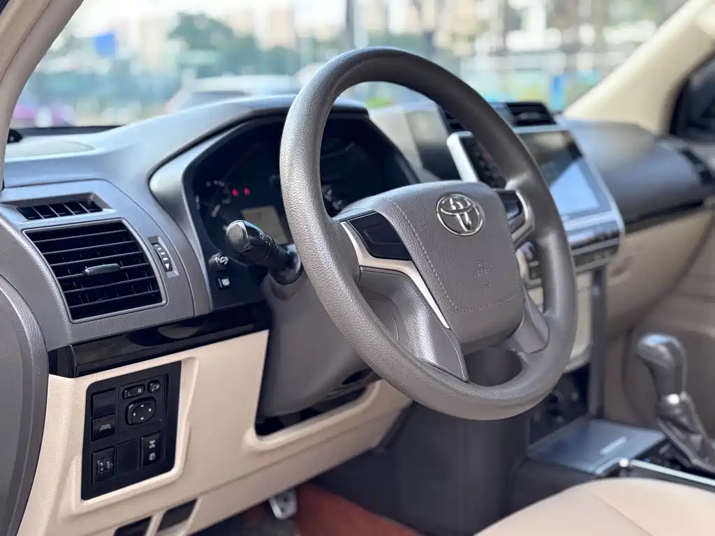 Toyota Land Cruiser Prado 2018 2.7L AT