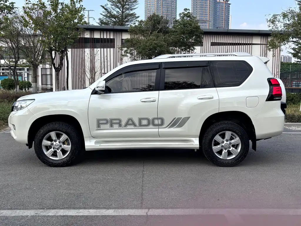 Toyota Land Cruiser Prado 2018 2.7L AT