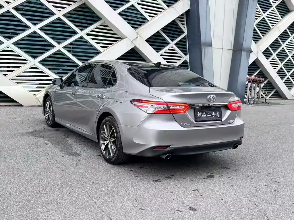 Toyota Camry — миниатюра 6